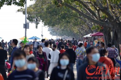 ​元旦假期广州南沙天后宫游客云集 成市民遛娃看海胜地