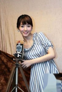 ​裴涩琪：“小苹果”女主角，靠R级片成名，嫁给网络主播后隐退。