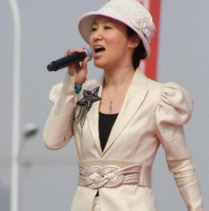 ​周艳泓：闷声干大事，出道歌坛28年首次官宣“自己还有一个女儿