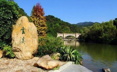 ​广州白云山的旁边，有一个的“免费”的生态公园，景色也非常美！