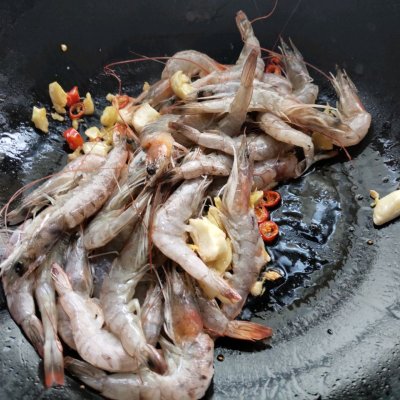 爆炒青虾的做法步骤（美食优选爆炒鲜虾教程）