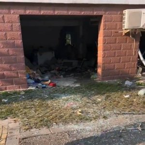 ​山东东营一居民楼发生爆炸，当地：老汉放在车库的煤气罐炸了，人受伤无危险