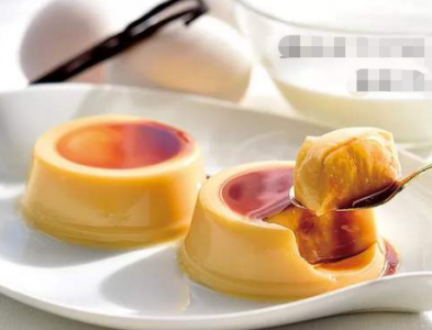 ​在家做布丁简单做法，只需1杯牛奶2个蛋黄，真材实料无添加