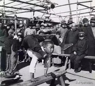 ​中国相声180年：郭德纲就是一个看坟的