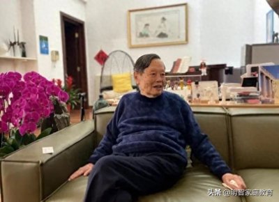 ​99岁杨振宁与45岁妻子近照曝光：翁帆，这17年，你到底在想些什么