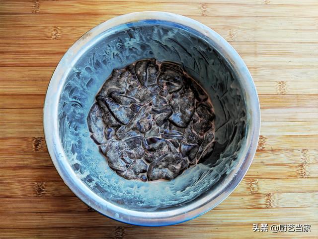 这才是熘肝尖的正宗做法（这样做熘肝尖滑嫩鲜香）(7)