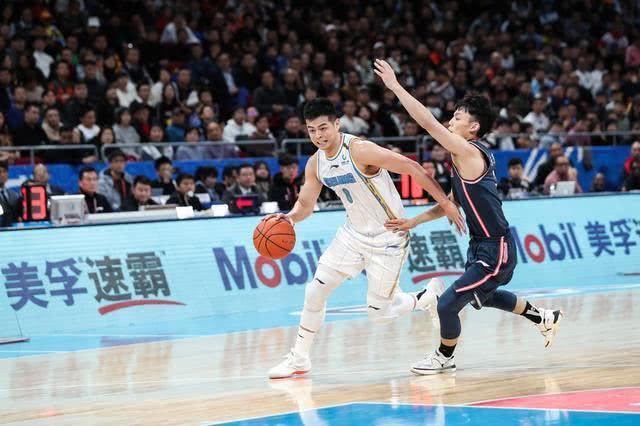 广东队00后球员徐杰，球队后场位置轮换悍将，依旧有潜力可挖