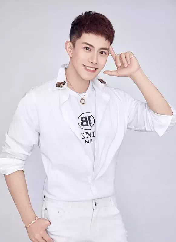 向上吧！青春｜毕业生那么多，凭什么火了丁喆？