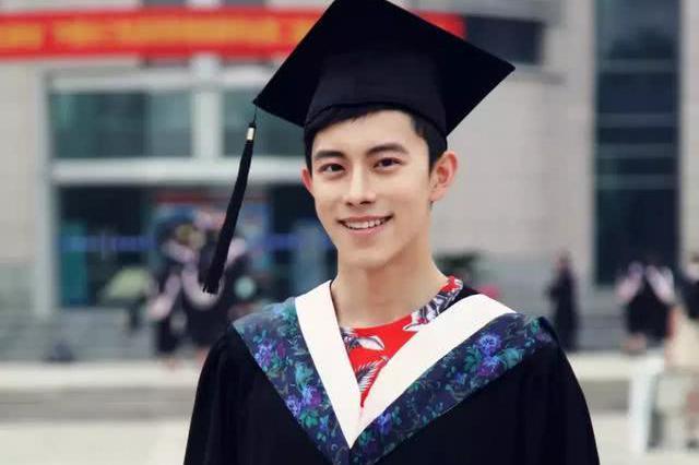 向上吧！青春｜毕业生那么多，凭什么火了丁喆？