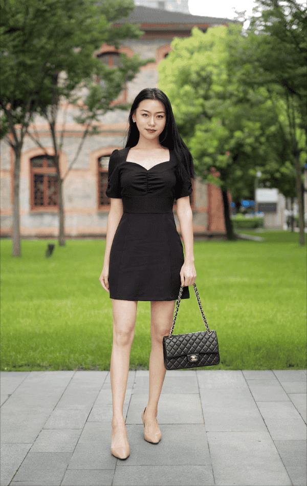 小黑裙搭什么鞋子好看-（黑色连衣裙搭配鞋子图片）