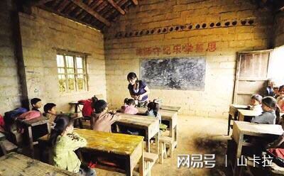 中国有多少贫困儿童上不起学(中国贫困儿童现状)