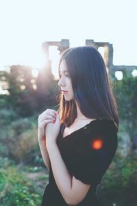 ​回眸一笑百媚生，什么意思啊