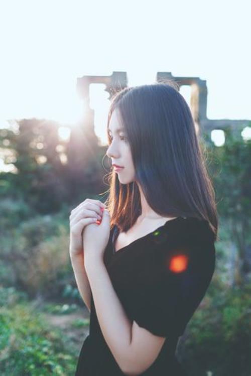 回眸一笑百媚生,什么意思啊