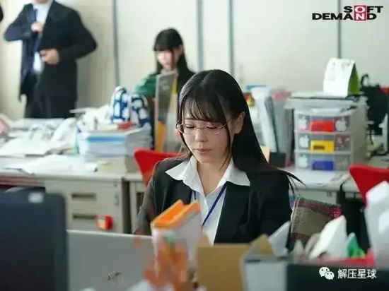 超可爱的女同事千寻老师美图分享,职场风也能贯彻到底!