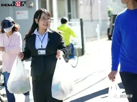 超可爱的女同事千寻老师美图分享,职场风也能贯彻到底!