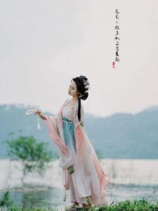 ​《微雨燕双飞》中，万嘉桂所爱之人究竟是谁？《微雨燕双飞》中，万嘉桂的最终