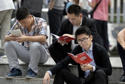 男子34岁掐点考上公务员,不到半年就后悔了