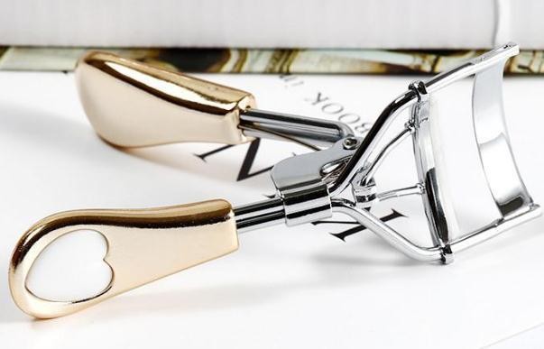 睫毛夹会夹断睫毛吗 睫毛夹为什么会夹断睫毛