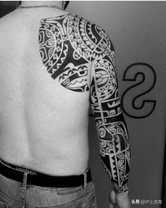 花臂图腾纹身 彰显男士本色