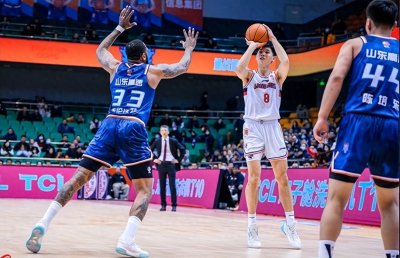 两连败后广州队爆发内讧!郭士强炮轰管理层,还4字嘲讽交易决定