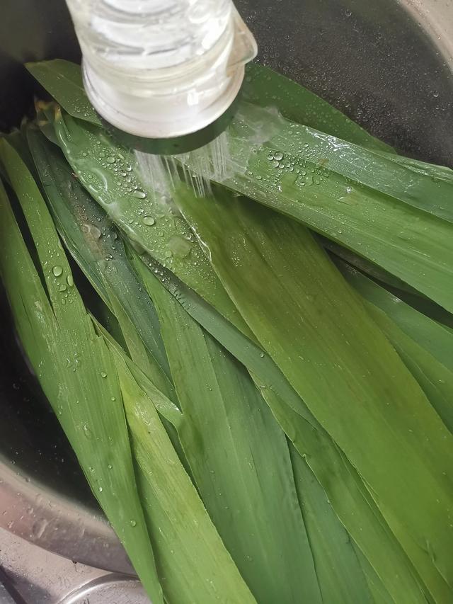 怎么包粽子简单又快又好吃又漂亮（自己动手包粽子）(1)