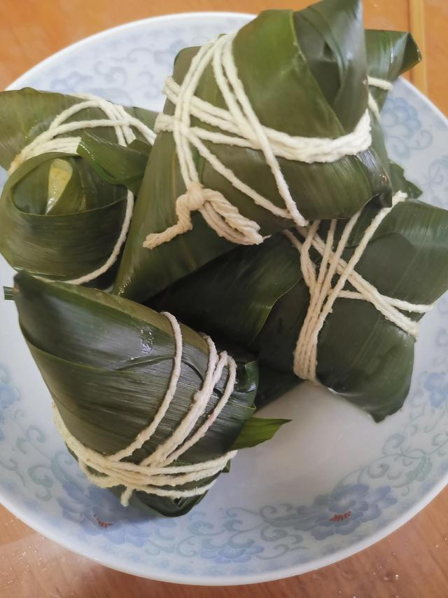 怎么包粽子简单又快又好吃又漂亮（自己动手包粽子）(5)