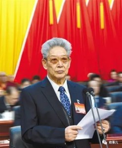 ​罕见，19岁就副国级的他继续连任要职