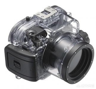 ​索尼黑卡5，是性能比较全面的机器。1英寸CMOS，2000万像素