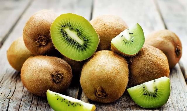 特别硬的猕猴桃怎么吃啊