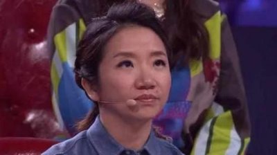 ​她给韩国人下跪，颁奖礼当面嘲讽范冰冰，如今被网友喊滚出大陆