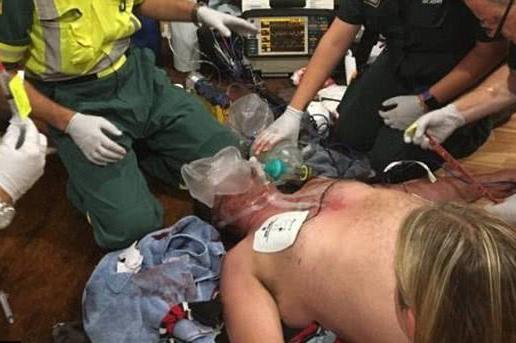 男子吃烧烤被牛排差点被牛排噎死，妻子立马拿刀割开丈夫喉咙