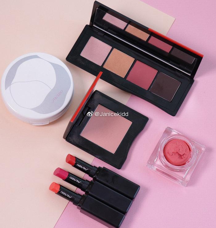 Shiseido 资生堂彩妆产品试色

- Color Gel Lip Balm 
唇膏拥有轻薄