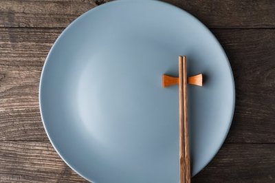 ​木筷子和不锈钢筷子哪种更适合家用？为了健康，不妨搞懂再买