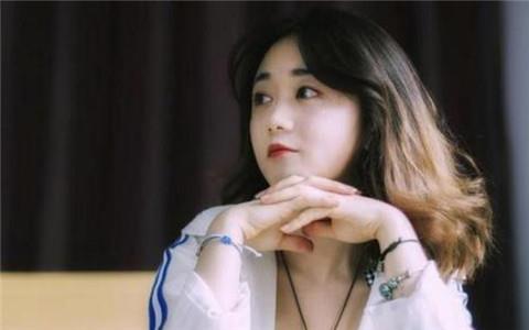 男女交往男的一直付钱正常吗3