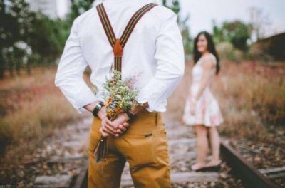 跟女生表白失败被拒后怎么相处?还有机会吗