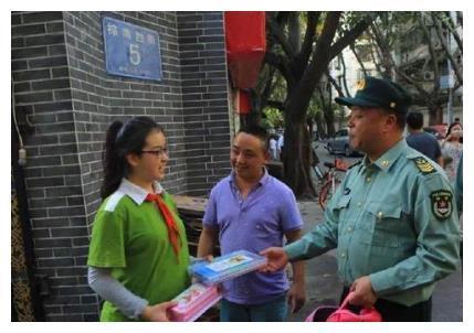 2008年那位敢叫总理让路的士兵，后来去了哪里，现状如何？