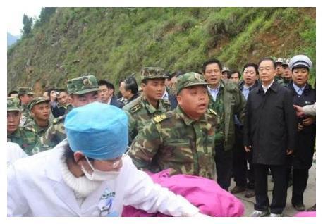 2008年那位敢叫总理让路的士兵，后来去了哪里，现状如何？