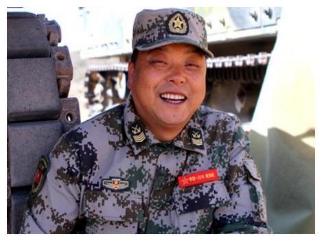 2008年那位敢叫总理让路的士兵，后来去了哪里，现状如何？