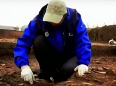 考古专家发现“大圣”之墓竟然挖出金箍棒?鹏叔带你一探究竟