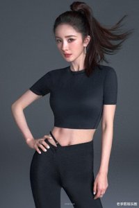 ​杨幂再度代言维多利亚的秘密，突然暴增的上围也是她的一大秘密