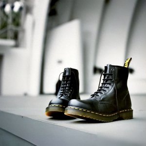 ​马丁靴型男的选择，保暖又帅气，经典不过时！贝克汉姆父子都爱穿