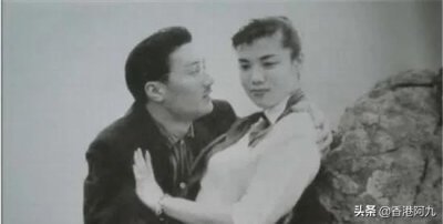 ​谢霆锋老爸谢贤年轻时候的相片，网友：很帅