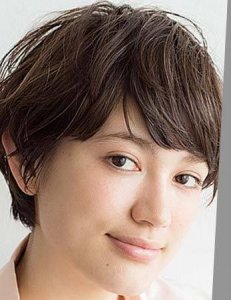 ​锅盖头时尚女生发型你一定喜欢