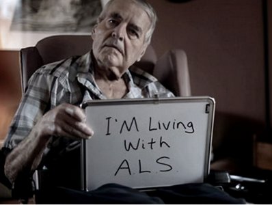 ​渐冻症女孩苦练画画30年，仕女图是她唯一骄傲，专家：没有灵魂