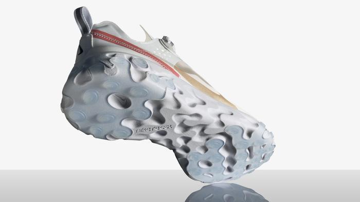 詹姆斯上脚的这双 Nike React 跑鞋终于正式发布了！