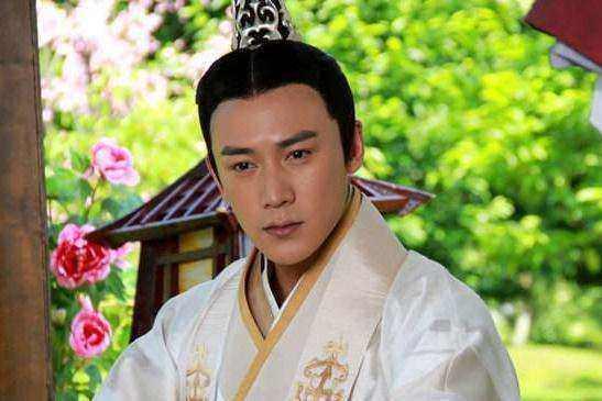 最帅古装男神，图1给8分，图二给8.5分，图8你打算给多少分