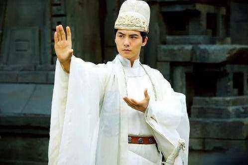 最帅古装男神，图1给8分，图二给8.5分，图8你打算给多少分