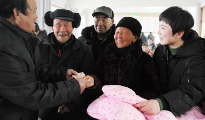 ​农村居民养老保险交费与发放标准（缴费与领取各多少钱）