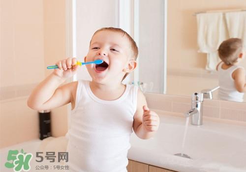 小孩换牙可以吃钙片吗?小孩换牙吃钙片好吗 小孩换牙可以吃钙片吗?小孩换牙吃钙片好吗