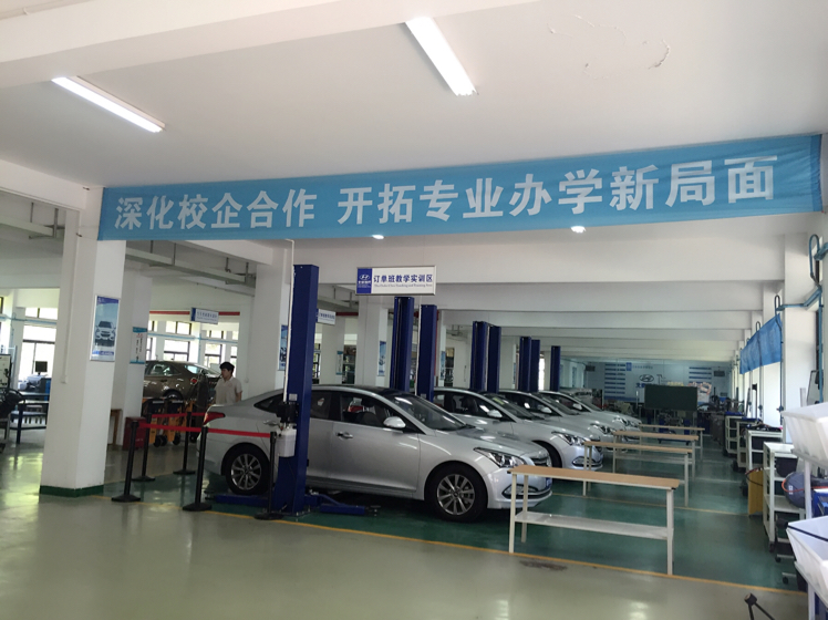 去汽车美容店当学徒能学到东西吗:去汽车美容当学徒怎么样